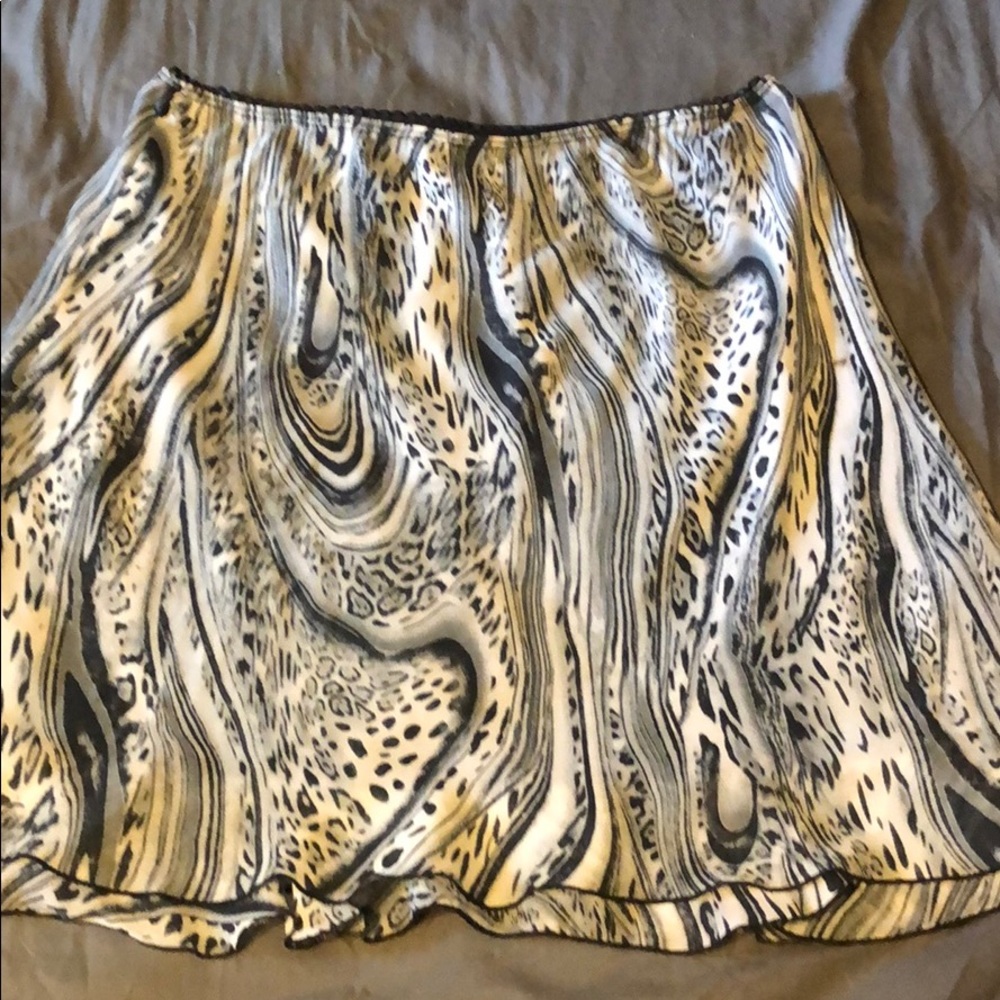 Black and white print knee length skirt